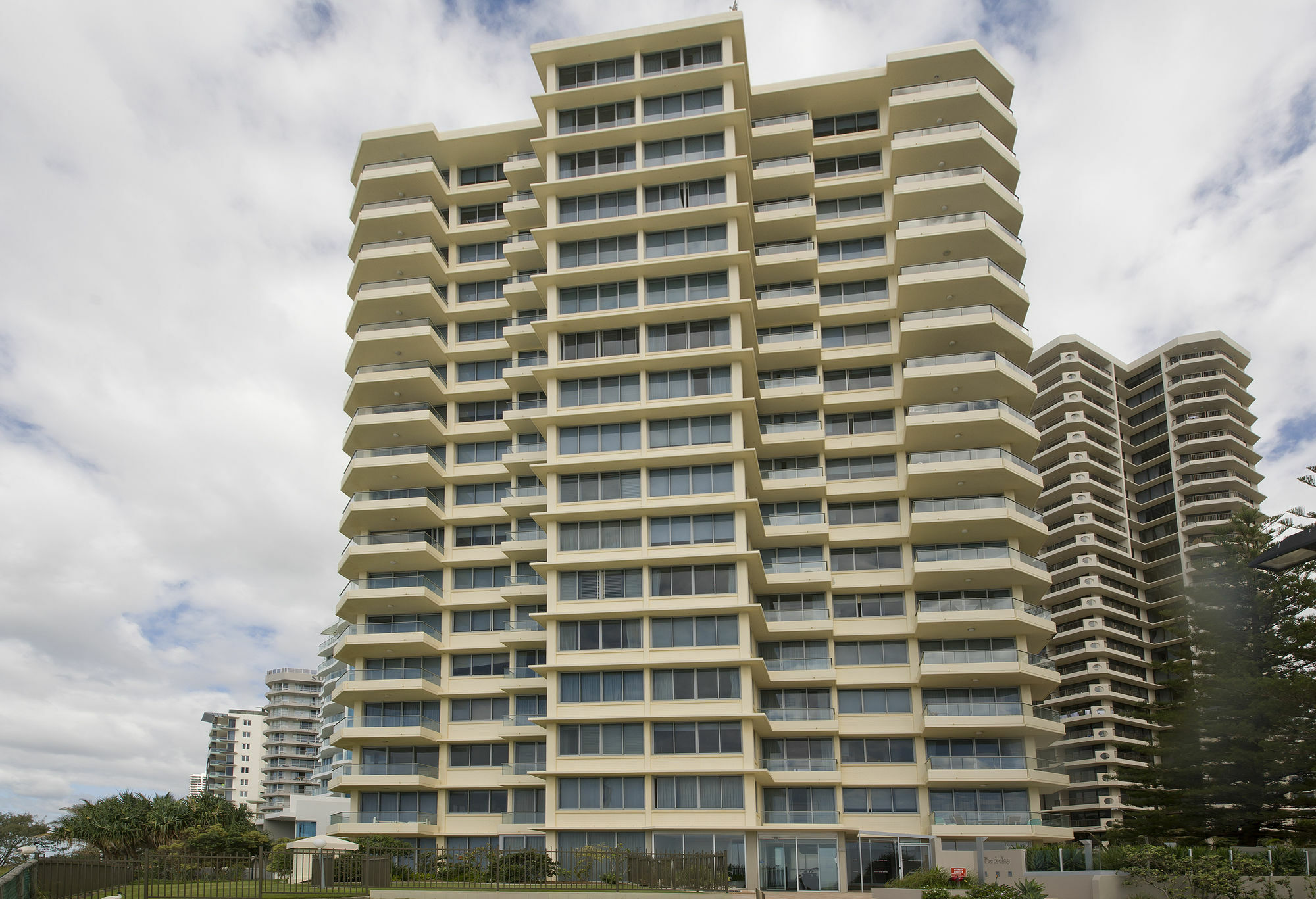 Berkeley On The Beach Gold Coast Kültér fotó